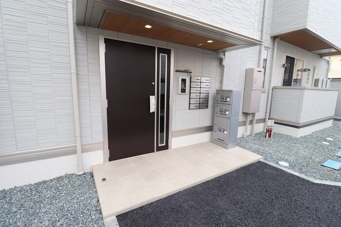 RESUA向中野　C棟のエントランス