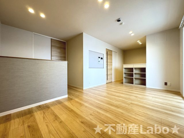 徳島市住吉５丁目のアパートの居間・リビング