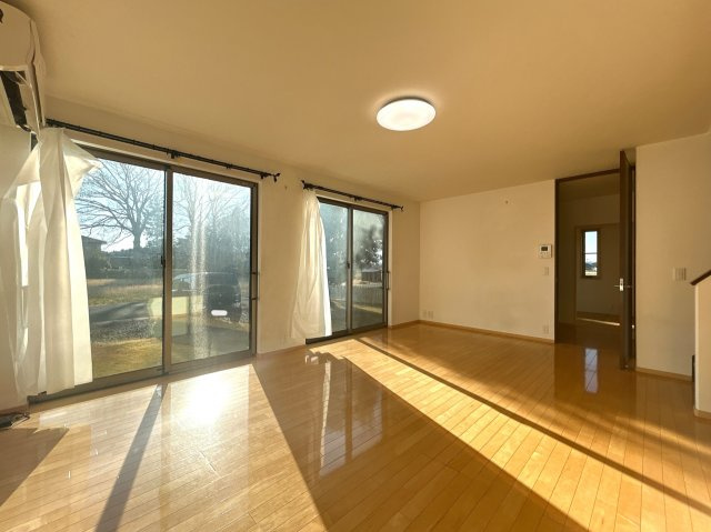 栃木市惣社町　中古戸建の居間・リビング