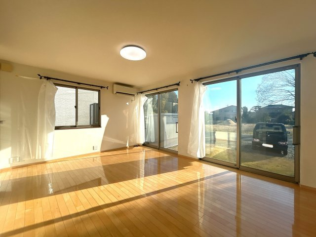 栃木市惣社町　中古戸建の居間・リビング