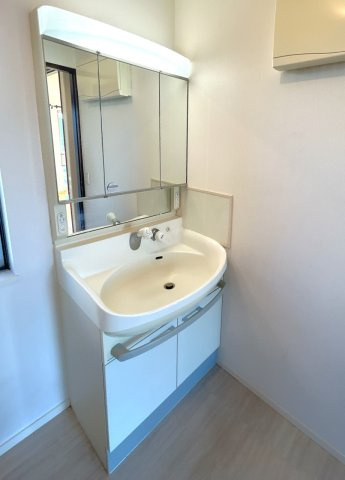 栃木市惣社町　中古戸建の独立洗面台