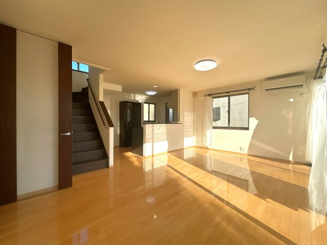 栃木市惣社町　中古戸建の居間・リビング