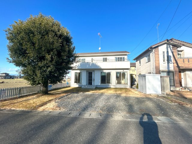 栃木市惣社町　中古戸建の前面道路含む現地写真