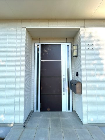 栃木市惣社町　中古戸建の玄関