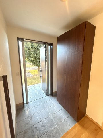 栃木市惣社町　中古戸建の玄関