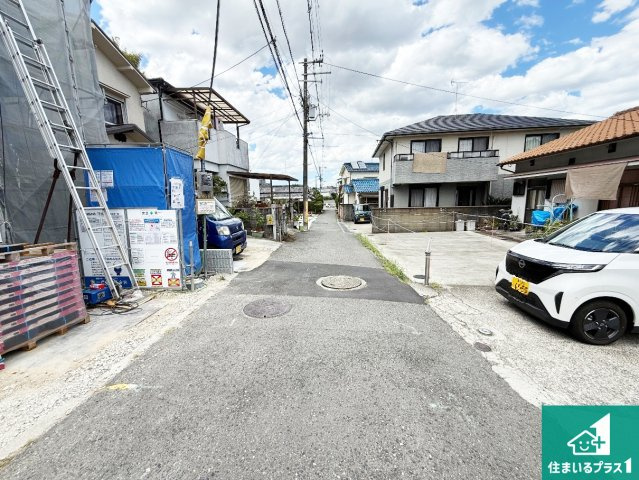 大阪狭山市今熊　新築一戸建ての前面道路含む現地写真|周辺は落ち着いた街並みの住宅地！子育てがしやすい住環境です！まだ未完成ですが、現地でしかわからない事もございます。是非一度ご覧ください。
