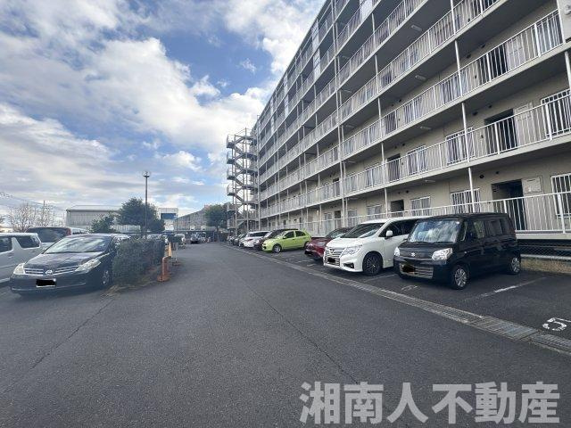 平塚スカイハイツの駐車場
