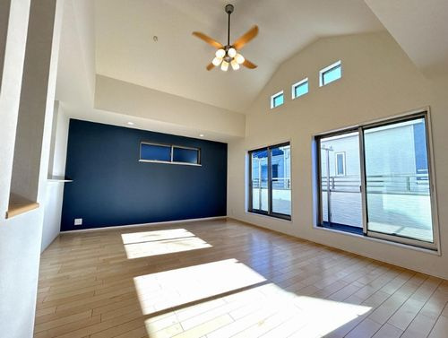 【居間・リビング】 | 【仲介手数料０円】茅ヶ崎市室田1丁目　中古一戸建て | 茅ヶ崎市室田1丁目　中古一戸建て