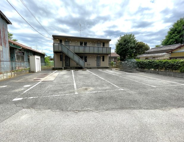 クレドールの駐車場