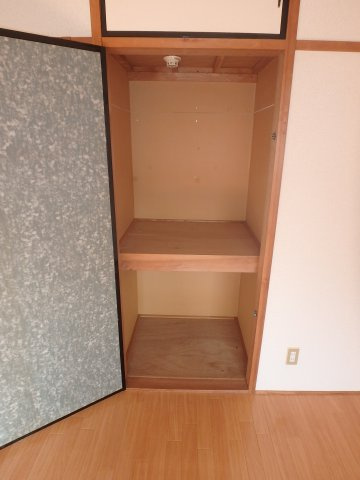 ビバリーガーデン大島Aの洋室