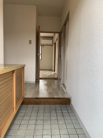 ビバリーガーデン大島Aの玄関