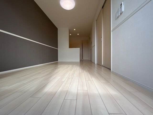 熊本市南区八幡８丁目のアパートの居間・リビング