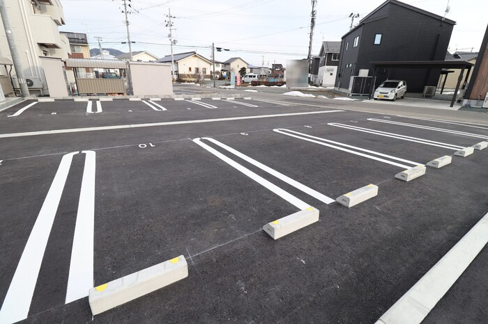 RESUA向中野　C棟の駐車場