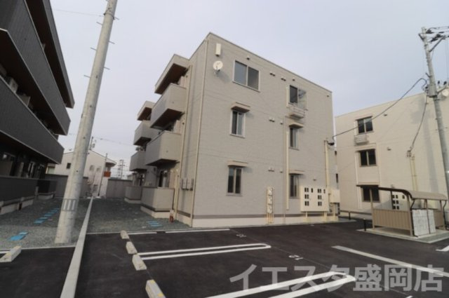 RESUA向中野　C棟の外観