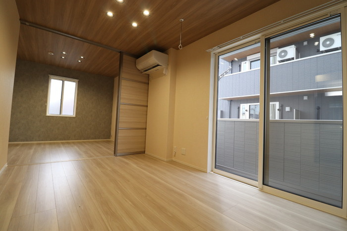 RESUA向中野　C棟の居間・リビング