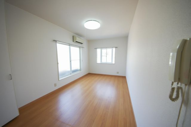 セトル朝霧の洋室