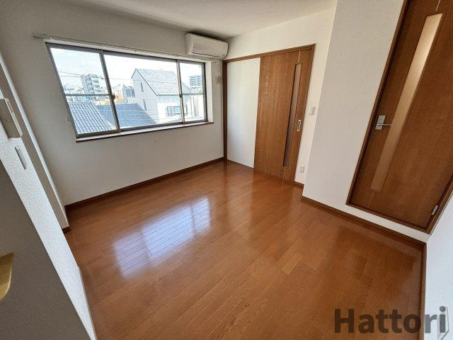 KTIレジデンス池田栄町の居間・リビング