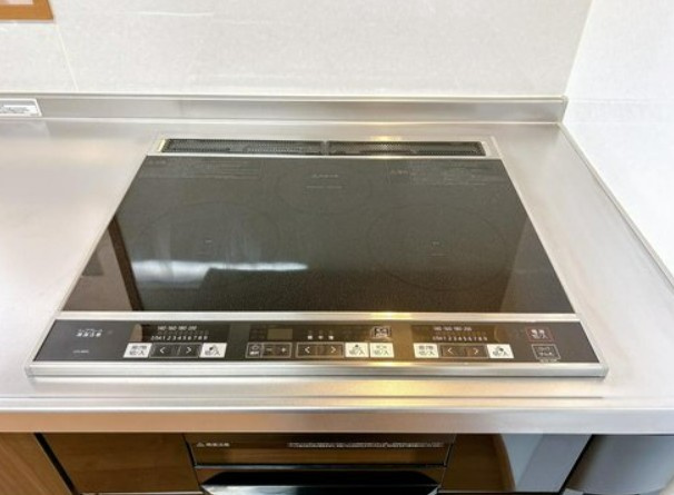 【中古】比企郡川島町上伊草築浅中古住宅のキッチン|IHクッキングヒーター