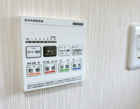 【中古】比企郡川島町上伊草築浅中古住宅の冷暖房・空調設備|浴室乾燥機操作パネル