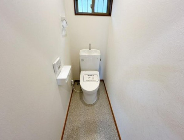 【中古】比企郡川島町上伊草築浅中古住宅のトイレ|シンプルなトイレスペースです☆