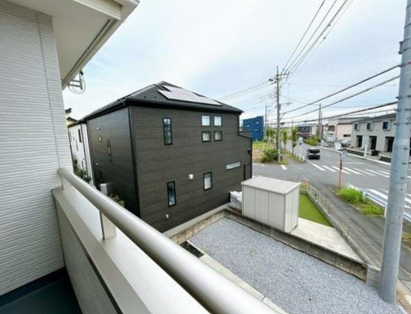 【中古】比企郡川島町上伊草築浅中古住宅のバルコニー|広々としたバルコニーです