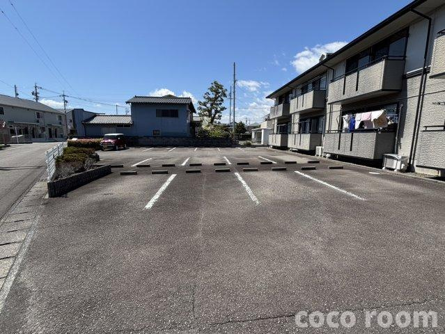 ランセＮの駐車場