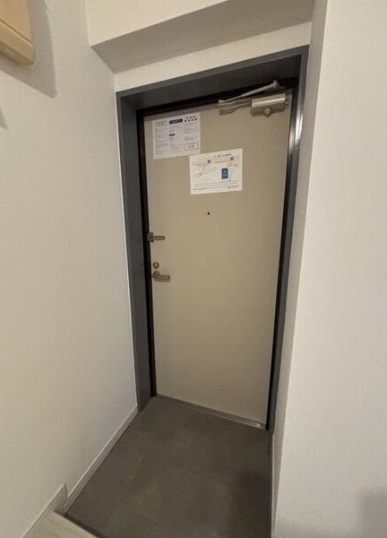 レジデンスウィズマイガレージの玄関