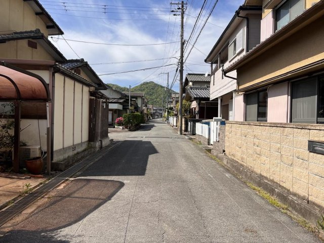 姫路市緑台1丁目オーナーチェンジ戸建の前面道路含む現地写真