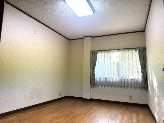 松沢戸建の洋室|1階南側洋室