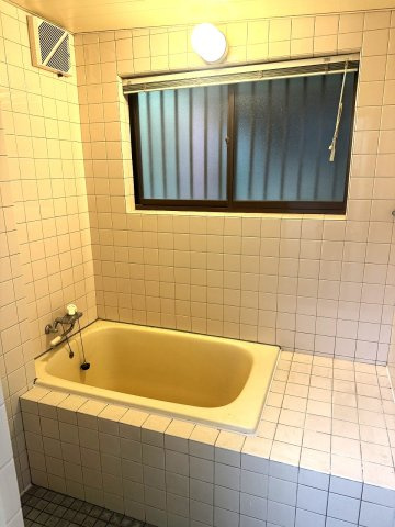 松沢戸建の浴室