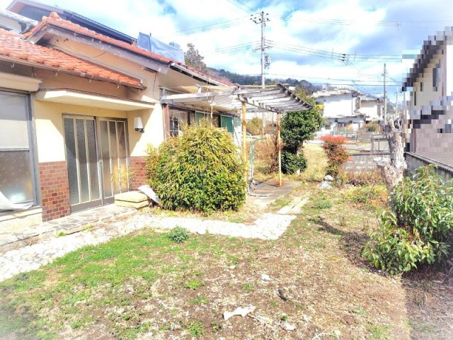 たつの市龍野町片山　売土地の外観|現況平屋があります。