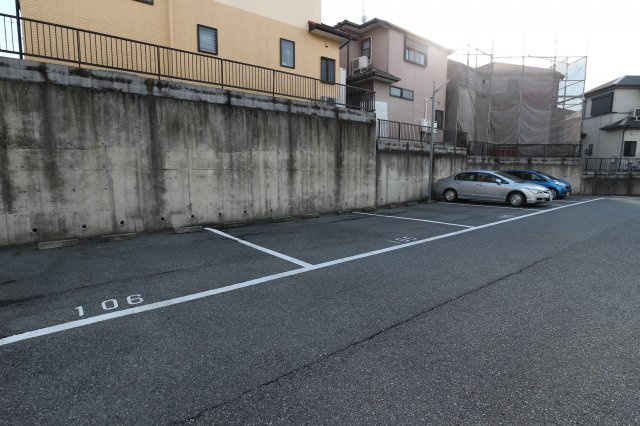 サンクヴィラージュの駐車場