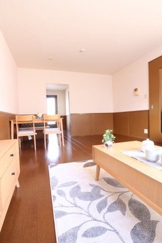 サンクヴィラージュの居間・リビング