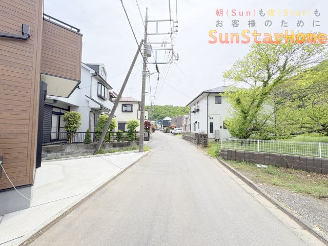 【サンスターホーム】青梅市長淵2丁目　新築限定1邸　の前面道路含む現地写真
