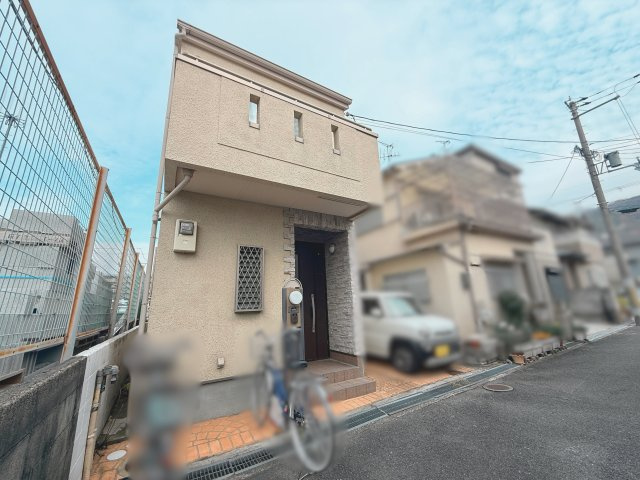池之端町　中古戸建の前面道路含む現地写真