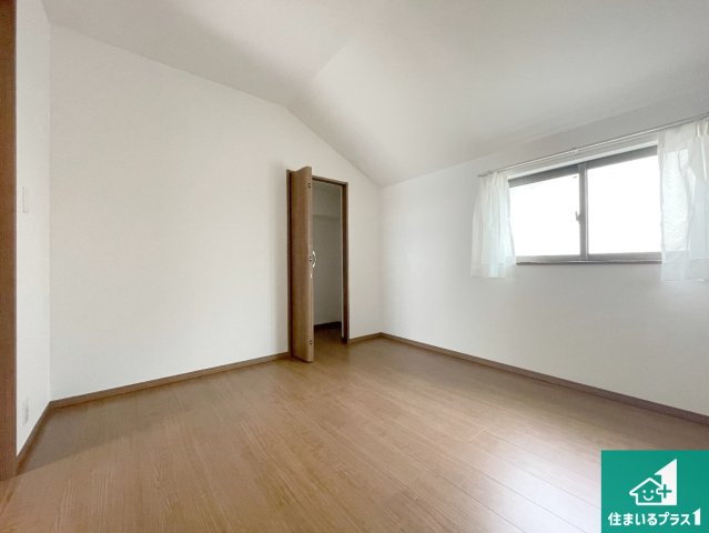 神戸市垂水区霞ケ丘　新築一戸建ての洋室|シンプルな洋室は、自分好みのインテリアが楽しめます♪ご家族とインテリアや家具を選びに行くのは新築購入時の醍醐味の一つです。ぜひお楽しみください♪