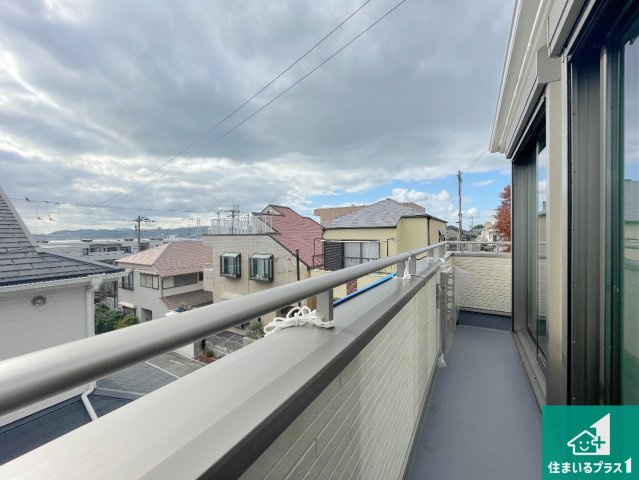 神戸市垂水区霞ケ丘　新築一戸建てのバルコニー|ワイドバルコニーは洗濯物を干すスペースが広いのでご家族が多くても安心！