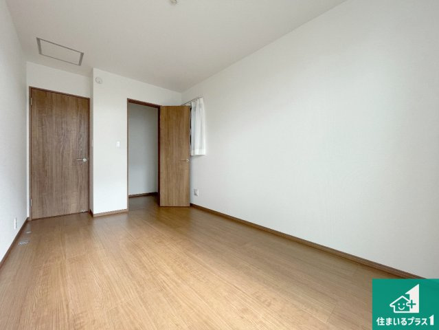 神戸市垂水区霞ケ丘　新築一戸建ての洋室|シンプルな洋室は、自分好みのインテリアが楽しめます♪ご家族とインテリアや家具を選びに行くのは新築購入時の醍醐味の一つです。ぜひお楽しみください♪