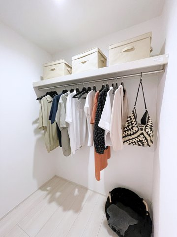 新築戸建・新築建売　郡山市片平町釜場モデル棟　小山田小・第六中の収納|ハンガーパイプ付きのウォークインクローゼットで大切な衣類もたっぷり収納可能！季節物の整理にも便利です！