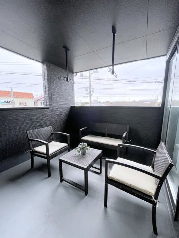 新築戸建・新築建売　郡山市片平町釜場モデル棟　小山田小・第六中のバルコニー|インナーバルコニーは天候に左右されずに、プライベートな空間でくつろぎや洗濯物干しに最適！