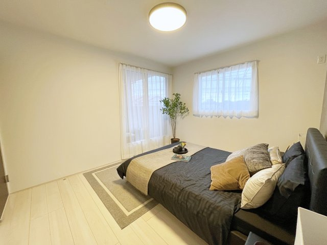 新築戸建・新築建売　郡山市片平町釜場モデル棟　小山田小・第六中の洋室