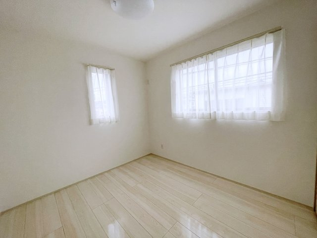 新築戸建・新築建売　郡山市片平町釜場モデル棟　小山田小・第六中の洋室