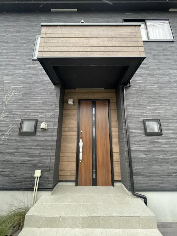 新築戸建・新築建売　郡山市片平町釜場モデル棟　小山田小・第六中の玄関