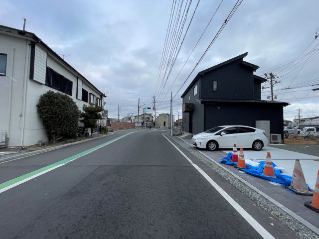新築戸建・新築建売　郡山市片平町釜場モデル棟　小山田小・第六中の前面道路含む現地写真