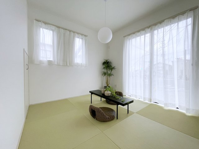 新築戸建・新築建売　郡山市片平町釜場モデル棟　小山田小・第六中の和室|畳のやさしい肌触りと落ち着いた雰囲気が、毎日の暮らしに安らぎと心地よさを与える和室です！