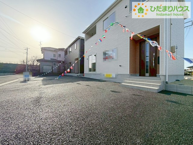 いわき市佐糠町第8　新築戸建　4号棟の駐車場|時間がない時もらくらくと車の出し入れができる並列駐車場を完備！！