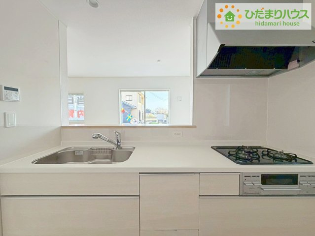 いわき市佐糠町第8　新築戸建　4号棟のキッチン|リビングを見渡せるキッチンはお子様を見ながらでも料理が出来て安心ですね☆