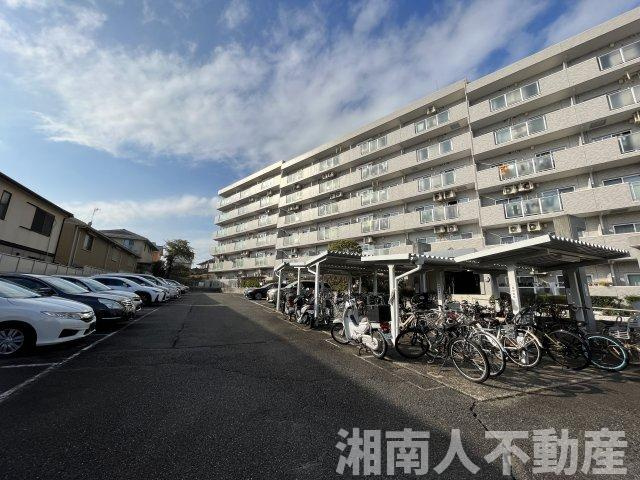 コスモ茅ヶ崎サザンヒルの駐車場