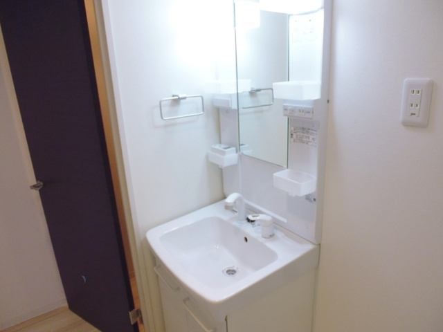 エルスタンザ赤羽の洗面所|独立洗面台も完備です♪