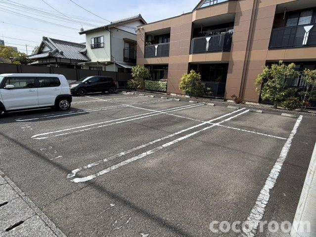 グランチェスタⅡの駐車場